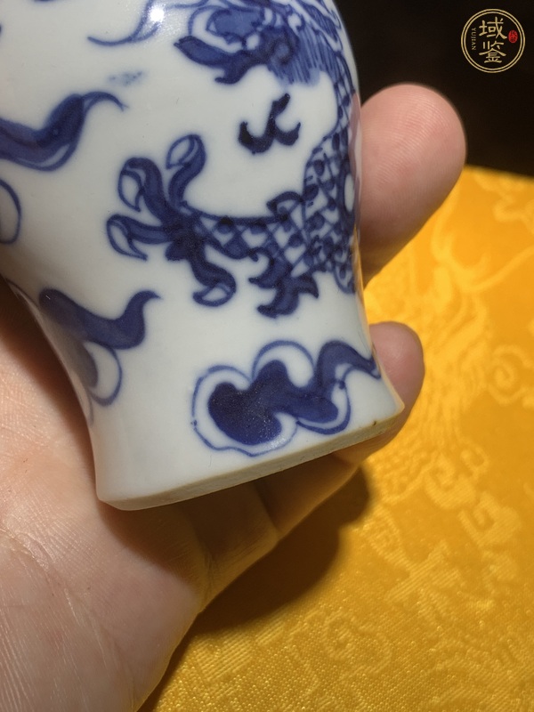 古玩陶瓷龍紋青花蓋瓶真品鑒賞圖