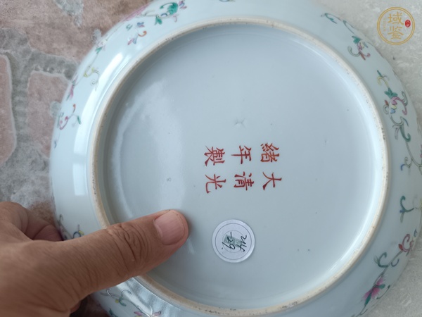 古玩陶瓷需上手，清光緒風(fēng)格，粉彩花鳥(niǎo)紋盤(pán)真品鑒賞圖