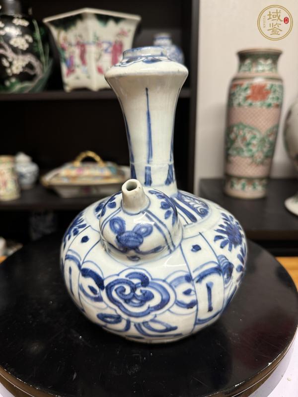 古玩陶瓷明萬歷青花花卉紋軍持真品鑒賞圖