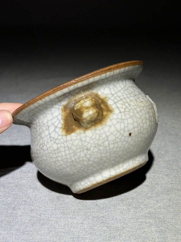 古玩陶瓷文物商店出品哥釉獸耳香爐拍賣,當前價格6888元