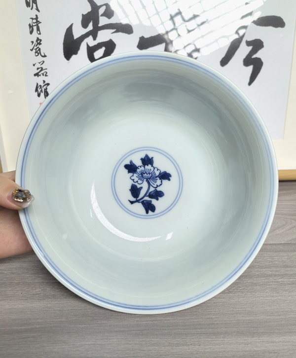 古玩陶瓷清晚期 極品青花開光山水人物碗(皇家定制)拍賣,當前價格750元