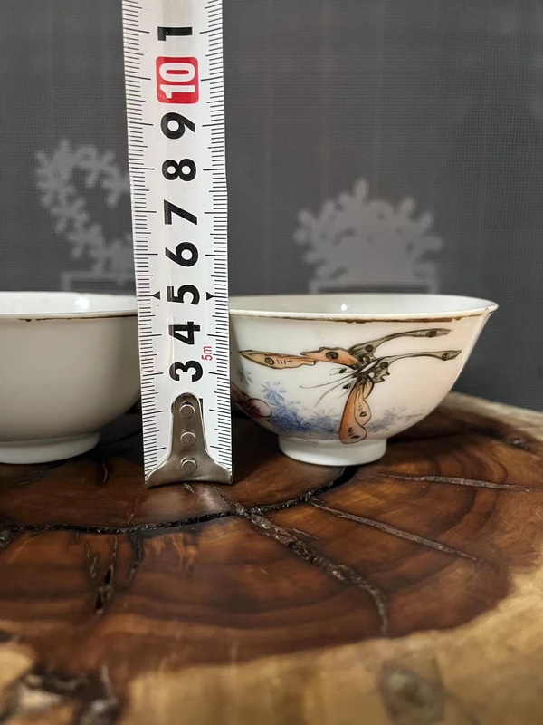 古玩陶瓷民國粉彩花蝶紋茶碗拍賣,當前價格388元