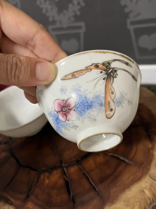 古玩陶瓷民國粉彩花蝶紋茶碗拍賣,當前價格388元