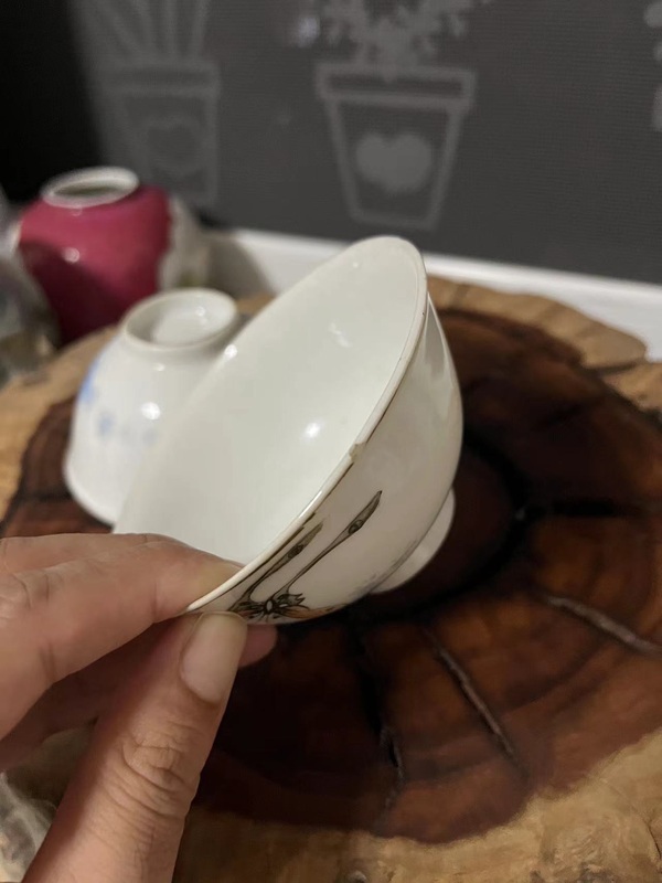 古玩陶瓷民國粉彩花蝶紋茶碗拍賣,當前價格388元