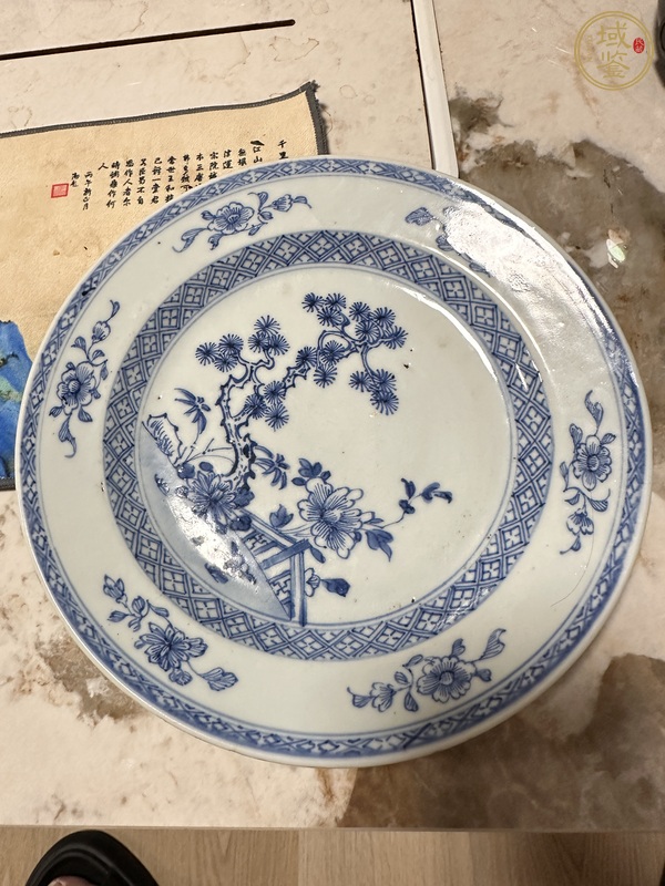 古玩陶瓷清康熙 青花庭院花卉紋折沿盤真品鑒賞圖