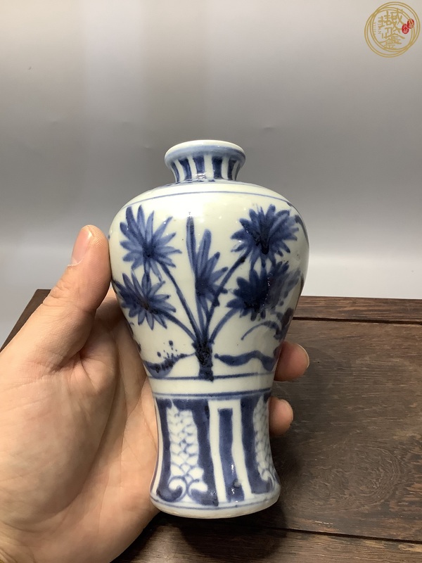 古玩陶瓷明末青花花卉紋梅瓶真品鑒賞圖