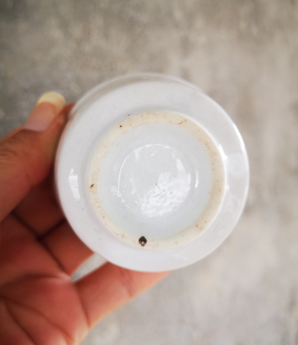 古玩陶瓷清代.甜白釉唇口杯拍賣,當前價格980元