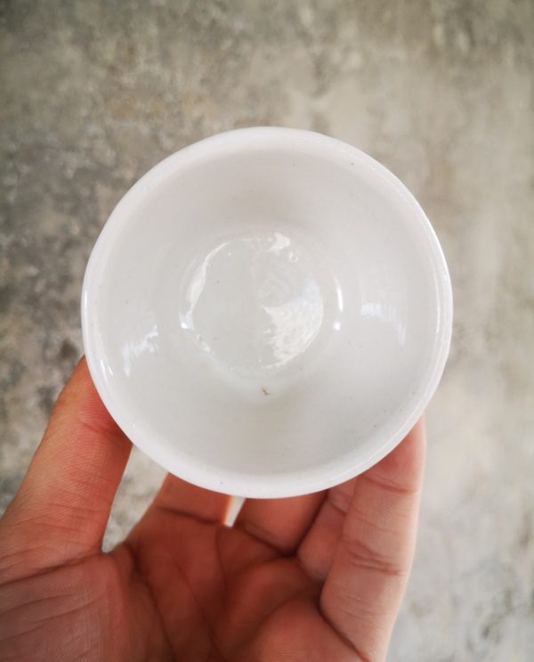 古玩陶瓷清代.甜白釉唇口杯拍賣,當前價格980元