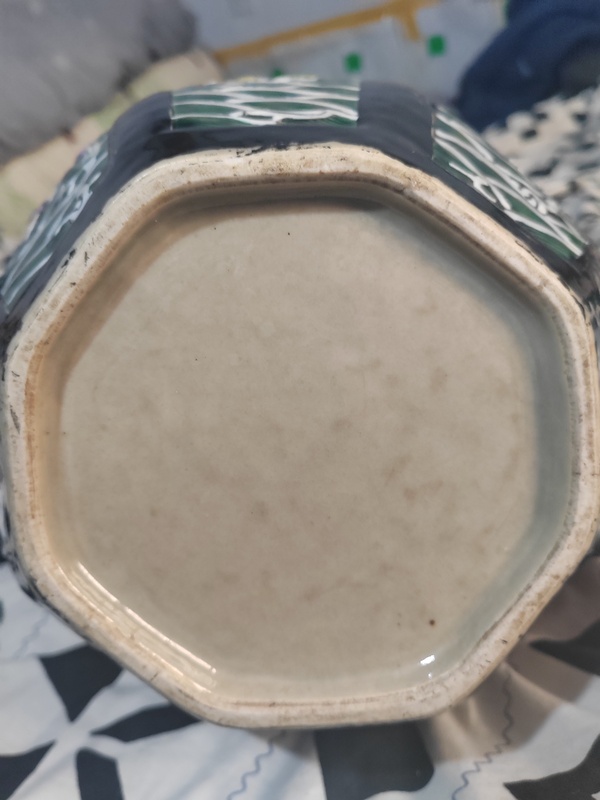古玩陶瓷晚清·紅地粉彩海水瑞獸紋八方罐拍賣，當前價格15000元