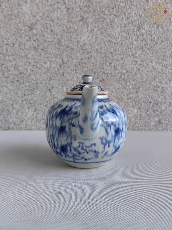 古玩陶瓷青花花卉紋茶壺真品鑒賞圖