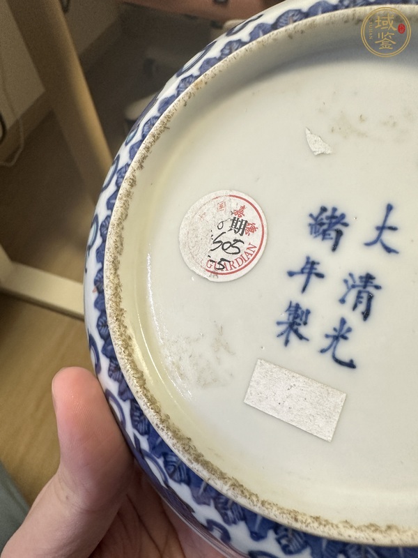 古玩陶瓷青花加彩纏枝蓮紋盤真品鑒賞圖