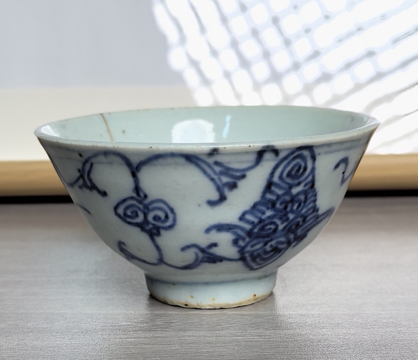 古玩陶瓷清嘉慶 青花淡描纏枝花卉紋茶圓拍賣,當前價格160元