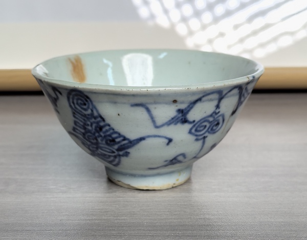 古玩陶瓷清嘉慶 青花淡描纏枝花卉紋茶圓拍賣,當前價格160元