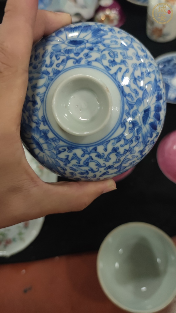 古玩陶瓷青花淡描花卉紋蓋缸真品鑒賞圖