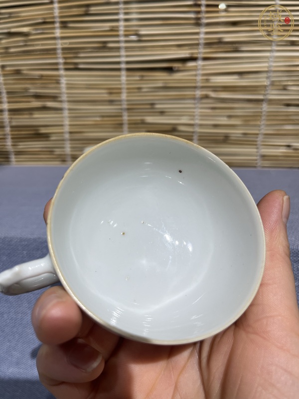 古玩陶瓷胭脂紅彩花卉紋茶杯真品鑒賞圖