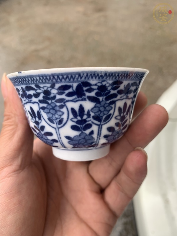 古玩陶瓷青花花卉紋杯真品鑒賞圖