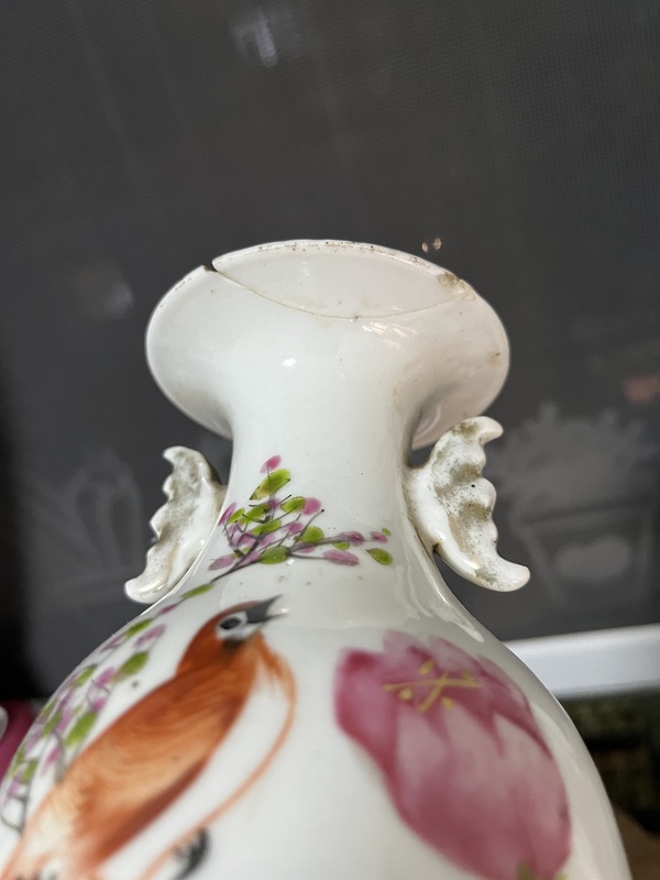古玩陶瓷晚清名家淺降彩花鳥紋瓶拍賣,當(dāng)前價(jià)格599元