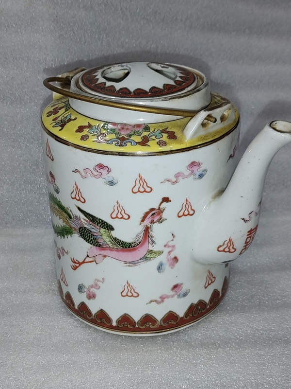 古玩陶瓷粉彩龍鳳紋提梁壺拍賣,當前價格680元