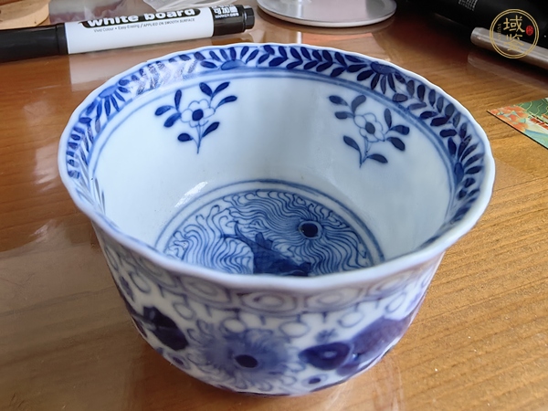 古玩陶瓷青花魚(yú)藻紋花口杯真品鑒賞圖