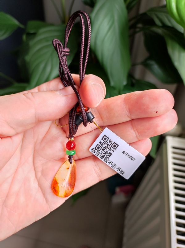 古玩玉器天然琥珀掛墜拍賣,當前價格108元