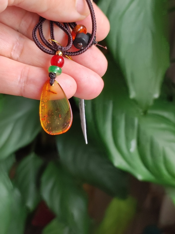 古玩玉器天然琥珀掛墜拍賣,當前價格108元