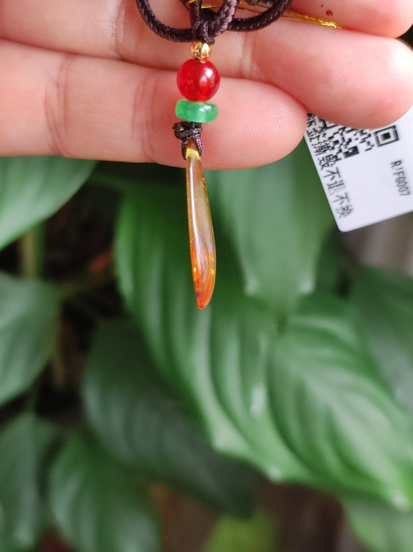 古玩玉器天然琥珀掛墜拍賣,當前價格108元