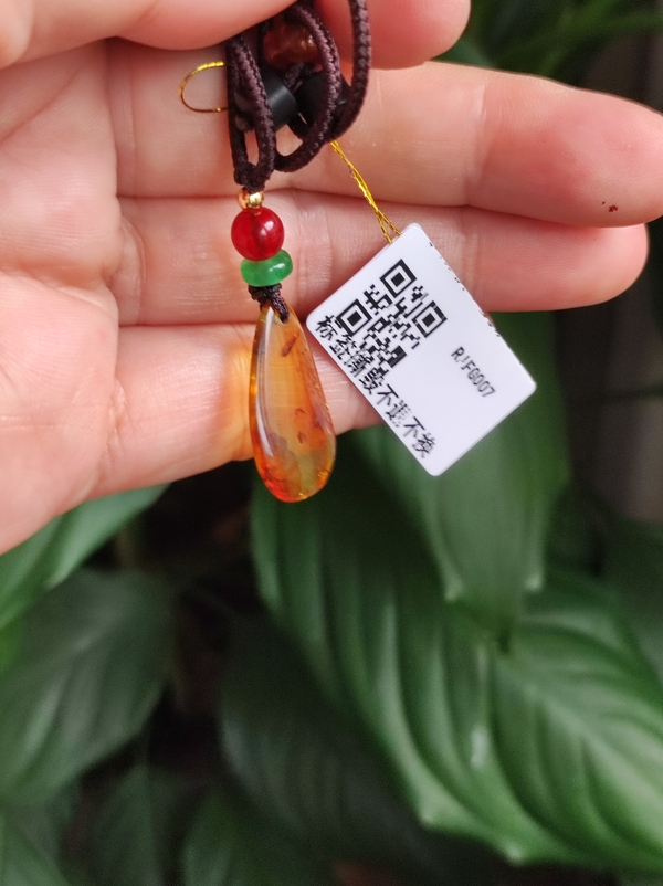 古玩玉器天然琥珀掛墜拍賣,當前價格108元