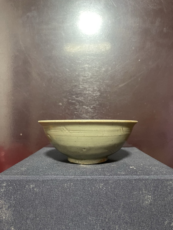 古玩陶瓷元龍泉青瓷刻花撇口碗拍賣，當(dāng)前價(jià)格6500元