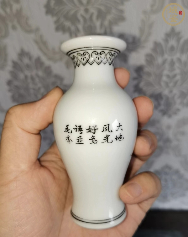 古玩陶瓷粉彩花鳥(niǎo)紋撇口瓶真品鑒賞圖