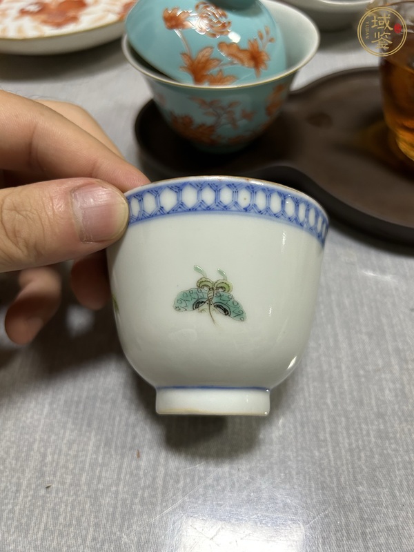 古玩陶瓷青花邊紋粉彩花卉紋杯真品鑒賞圖