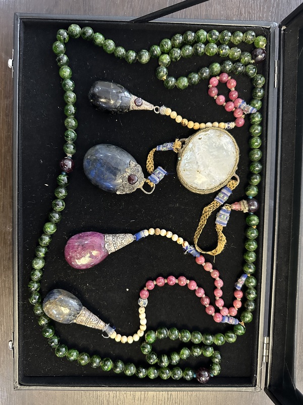 古玩雜項(xiàng)清中期三品官員佩戴的朝珠拍賣，當(dāng)前價(jià)格168888元