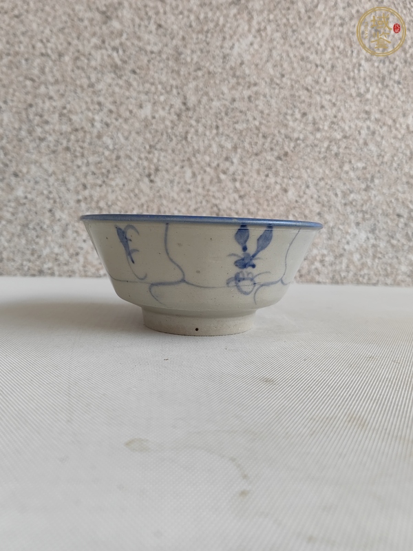 古玩陶瓷花卉紋青花碗真品鑒賞圖