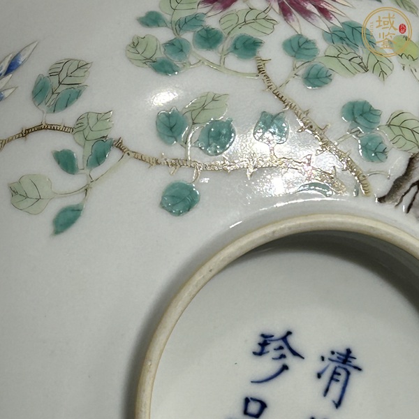 古玩陶瓷粉彩石榴花蝶紋碗真品鑒賞圖