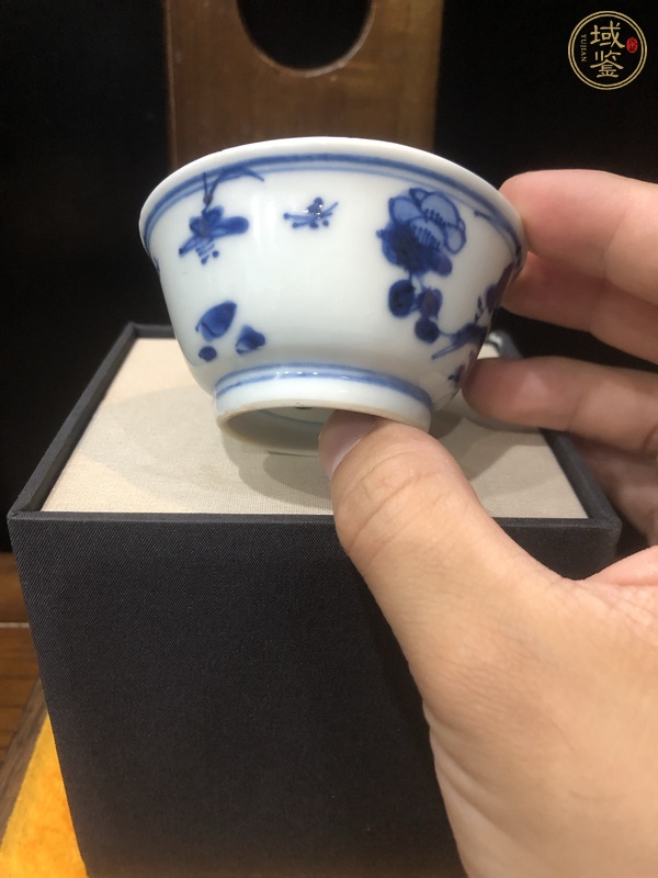 古玩陶瓷青花洞石花卉紋主人杯  真品鑒賞圖