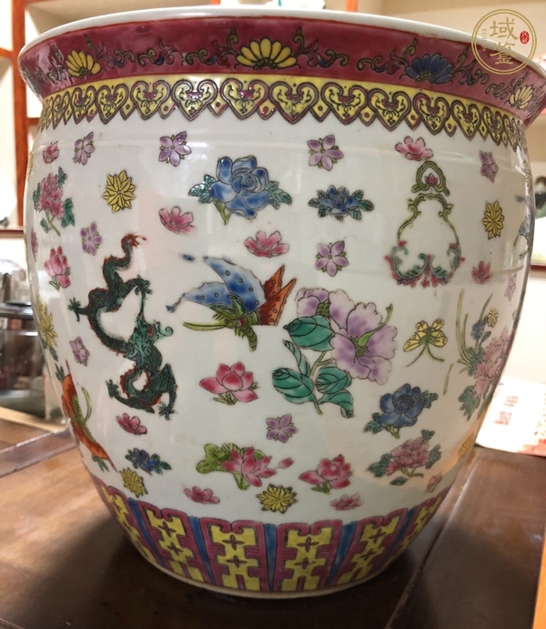 古玩陶瓷粉彩龍穿花紋畫(huà)缸真品鑒賞圖