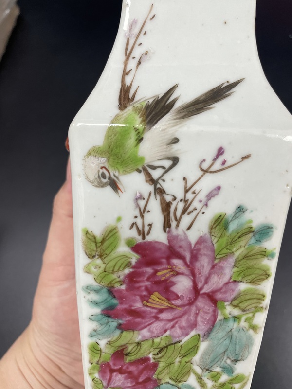 古玩陶瓷清晚期·御窯畫師淺絳彩花鳥詩文獅耳四方瓶拍賣,當前價格3680元