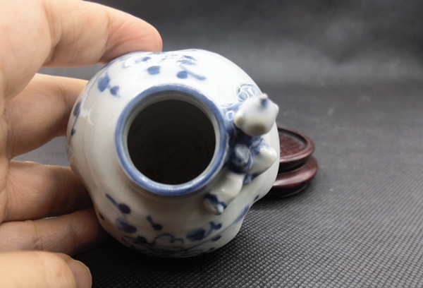古玩陶瓷青花花卉紋貼塑人物水盂拍賣,當(dāng)前價格198元