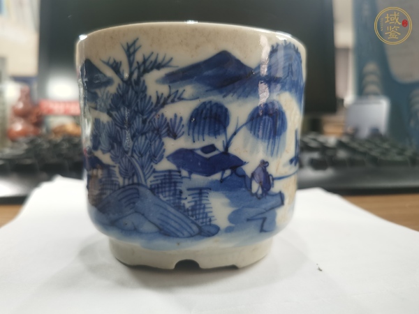 古玩陶瓷青花人物山水紋三足筒式香爐真品鑒賞圖