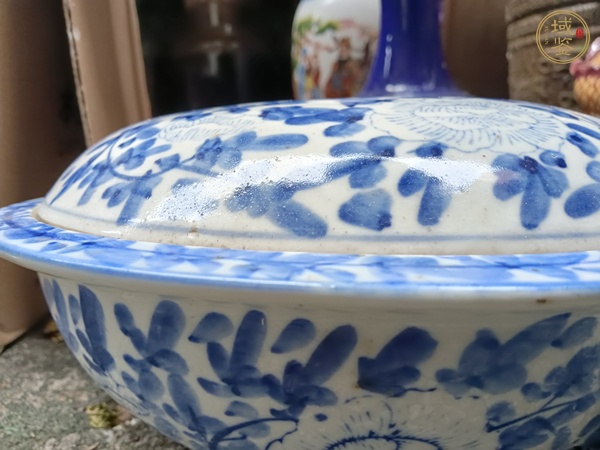 古玩陶瓷青花花卉紋蓋盆真品鑒賞圖