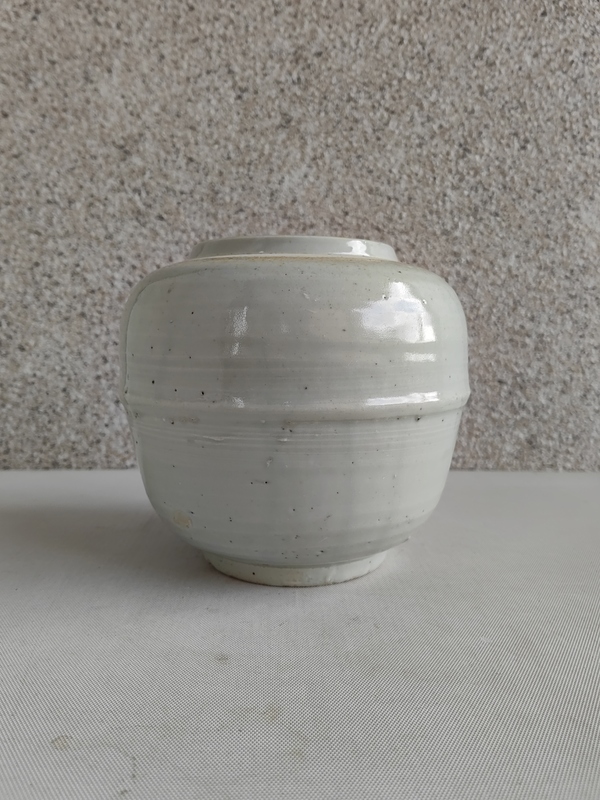 古玩轉(zhuǎn)賣清中期白釉罐拍賣,當(dāng)前價(jià)格236元