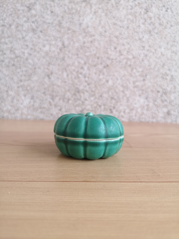 古玩陶瓷瓜棱青釉蓋盒拍賣,當前價格220元