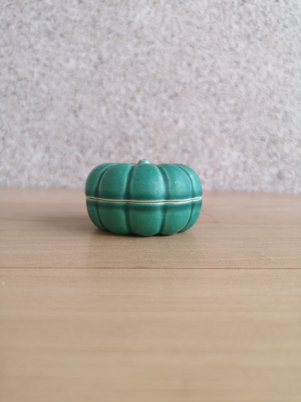 古玩陶瓷瓜棱青釉蓋盒拍賣,當前價格220元