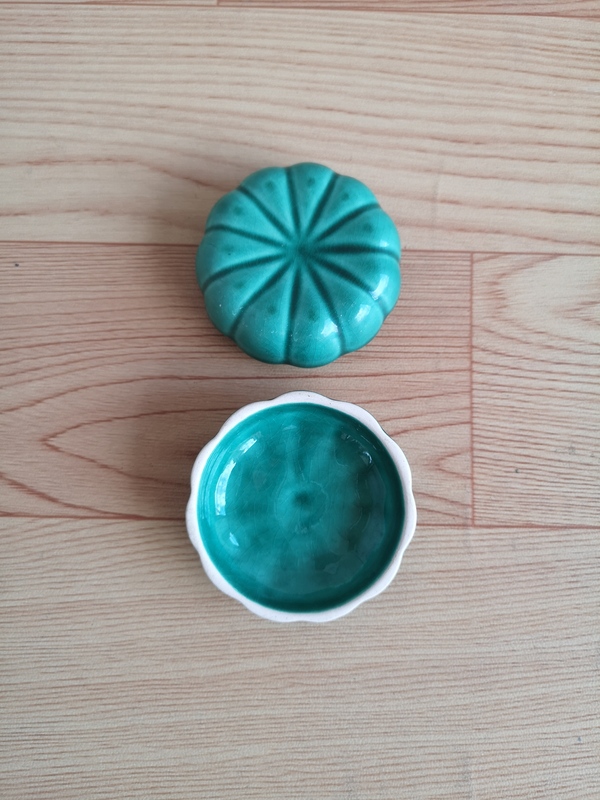 古玩陶瓷瓜棱青釉蓋盒拍賣,當前價格220元
