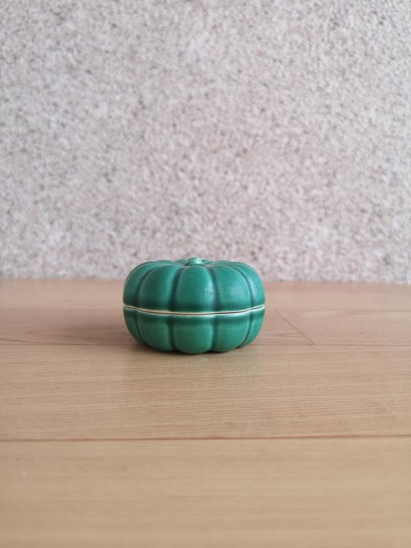古玩陶瓷瓜棱青釉蓋盒拍賣,當前價格220元