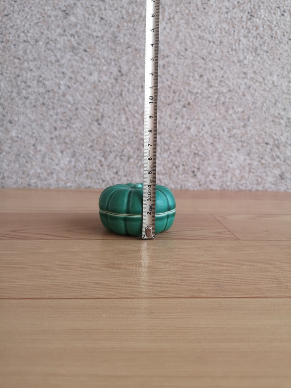 古玩陶瓷瓜棱青釉蓋盒拍賣,當前價格220元