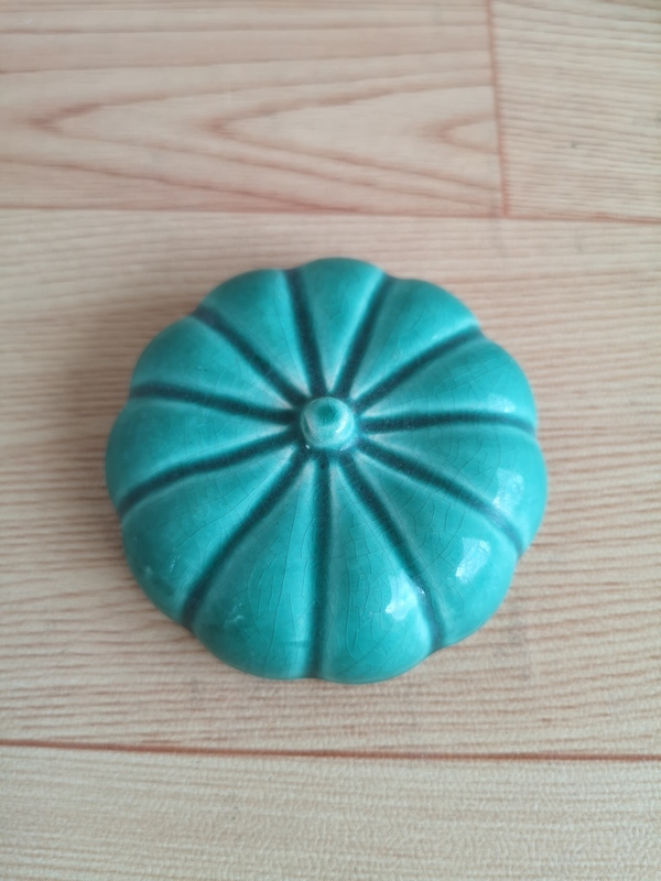 古玩陶瓷瓜棱青釉蓋盒拍賣,當前價格220元