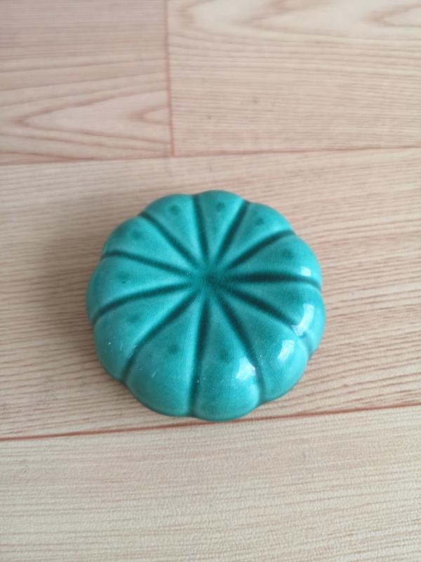 古玩陶瓷瓜棱青釉蓋盒拍賣,當前價格220元