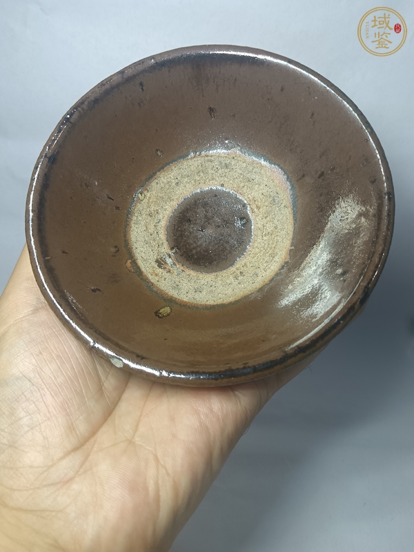 古玩陶瓷磁州窯窯變褐釉茶碗真品鑒賞圖