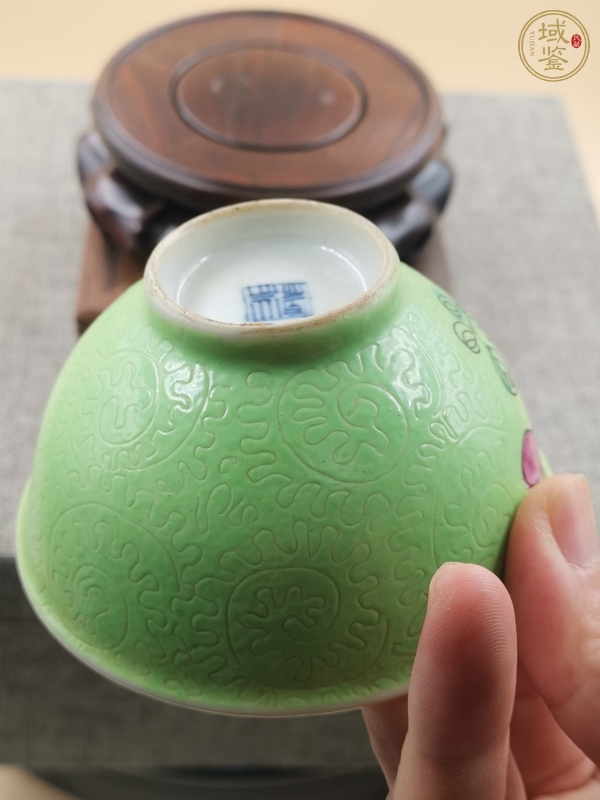 古玩陶瓷軋道粉彩花卉紋茶圓真品鑒賞圖