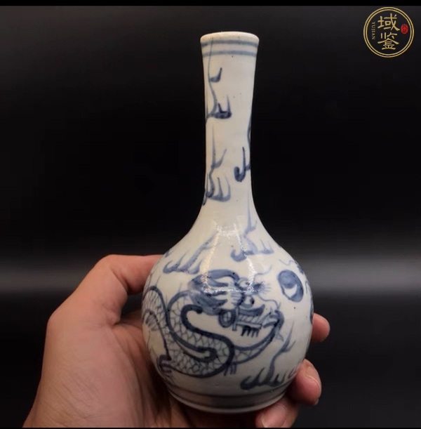 古玩陶瓷清中期 青花云龍紋膽瓶真品鑒賞圖